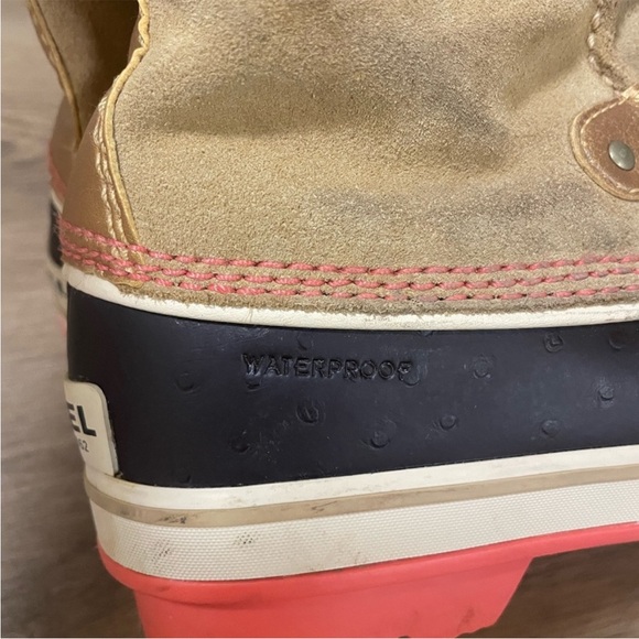 Sorel tan and gold Winter Boots with faux fur size 7 - Picture 5 of 13